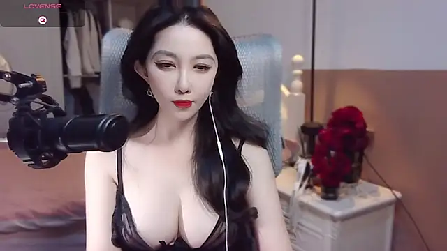 Snapshot of vyizh- chatting on January 2025 06:06:01 AM vyizh- online show from January 2025 06:06:01 AM