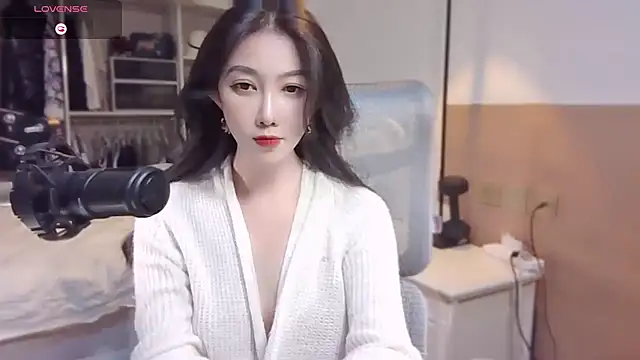Snapshot of vyizh- chatting on February 2025 04:44:01 PM vyizh- online show from February 2025 04:44:01 PM