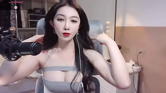Snapshot of vyizh- chatting on February 2025 05:44:02 AM vyizh- online show from February 2025 05:44:02 AM