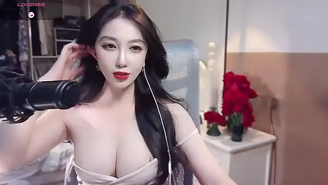 Snapshot of vyizh- chatting on February 2025 04:46:02 AM vyizh- online show from February 2025 04:46:02 AM