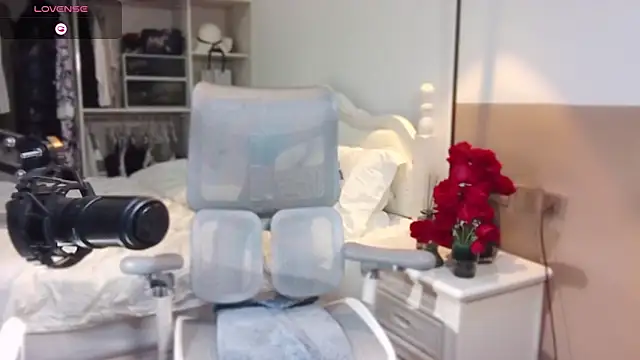 Snapshot of vyizh- chatting on February 2025 08:17:01 AM vyizh- online show from February 2025 08:17:01 AM