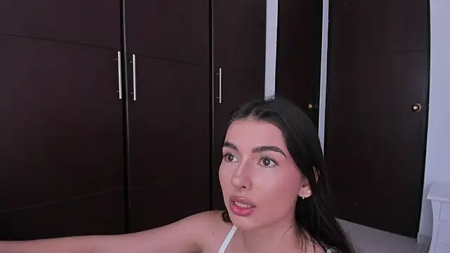 Snapshot of Coralinee_01 chatting on January 2025 08:21:02 PM Coralinee 01 online show from January 2025 08:21:02 PM