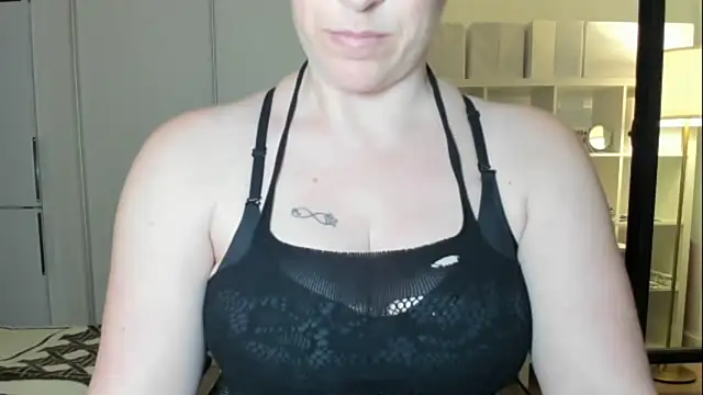 emmita69  online show from October 2025 12:49:02 AM