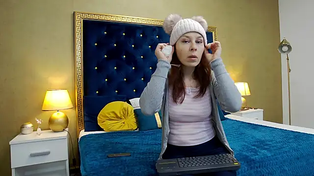 HaileyMoonn online show from December 2024 04:34:01 AM