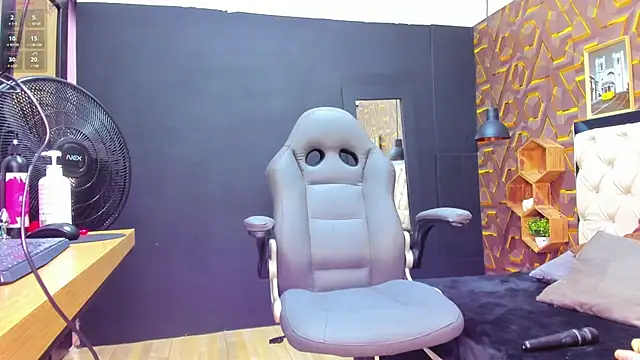 Snapshot of deyy_madissonn chatting on February 2025 07:02:02 PM deyy madissonn online show from February 2025 07:02:02 PM