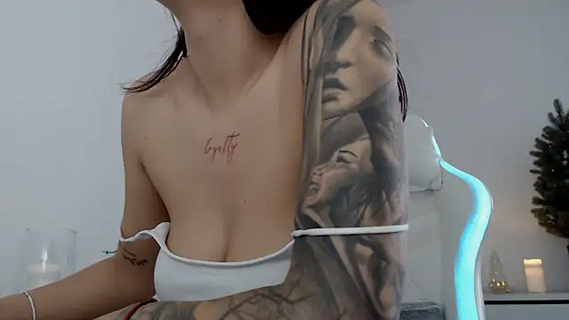 Snapshot of Simply_the_best chatting on January 2025 02:08:02 PM Simply the best online show from January 2025 02:08:02 PM