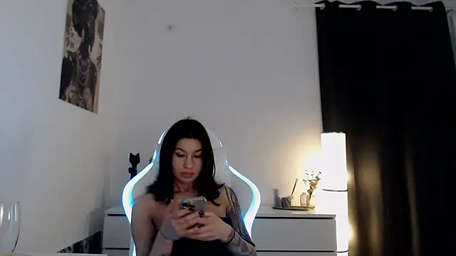 Snapshot of Simply_the_best chatting on January 2025 04:27:02 PM Simply the best online show from January 2025 04:27:02 PM