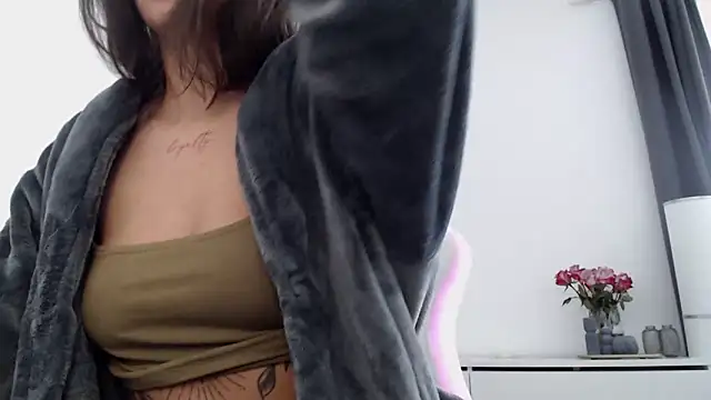 Snapshot of Simply_the_best chatting on February 2025 06:48:01 AM Simply the best online show from February 2025 06:48:01 AM