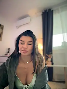 Snapshot of Simply_the_best chatting on October 2025 01:52:01 PM Simply the best online show from October 2025 01:52:01 PM