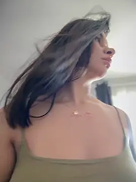 Snapshot of Simply_the_best chatting on October 2025 01:01:02 PM Simply the best online show from October 2025 01:01:02 PM