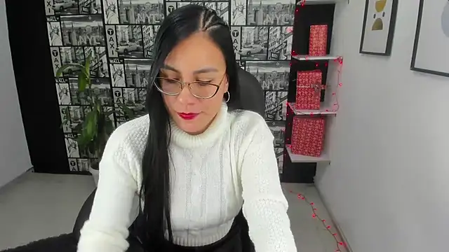 Snapshot of Agata-Moon chatting on January 2025 04:22:01 PM Agata-Moon online show from January 2025 04:22:01 PM