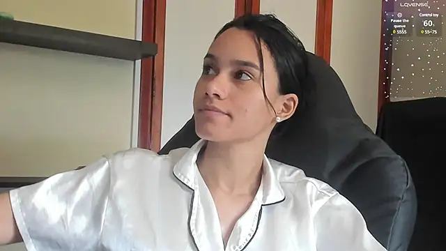 Snapshot of SamanthaWatson chatting on December 2024 03:45:02 PM SamanthaWatson online show from December 2024 03:45:02 PM