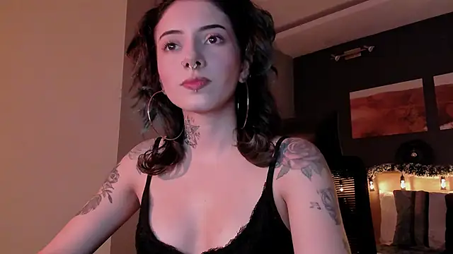 LiliJones  online show from December 2024 04:50:01 PM