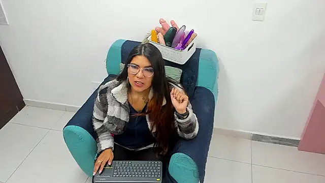 Snapshot of Luna_Dumont chatting on February 2025 11:32:01 AM Luna Dumont online show from February 2025 11:32:01 AM