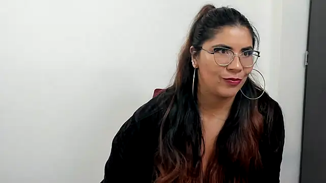 Snapshot of Luna_Dumont chatting on February 2025 12:00:01 PM Luna Dumont online show from February 2025 12:00:01 PM