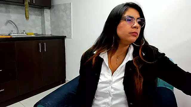 Snapshot of Luna_Dumont chatting on February 2025 02:13:02 PM Luna Dumont online show from February 2025 02:13:02 PM