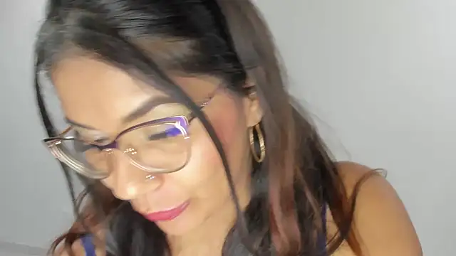 Luna Dumont online show from April 2026 06:10:01 PM