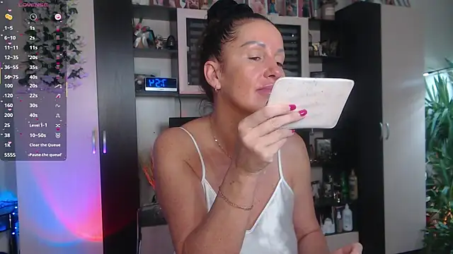 SheilaRyan online show from December 2025 04:52:01 AM