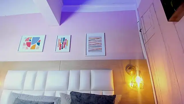 Dollar-girl online show from March 2025 05:50:02 PM