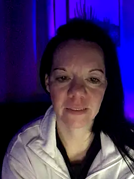 Snapshot of SidneyRaee chatting on November 2025 11:42:02 AM SidneyRaee online show from November 2025 11:42:02 AM