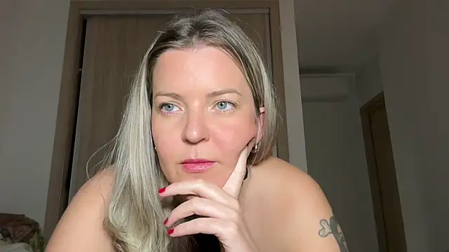 naughtyhollyxxxx online show from January 2025 04:17:01 PM