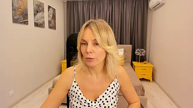 Sinty Devis online show from February 2025 11:41:01 AM