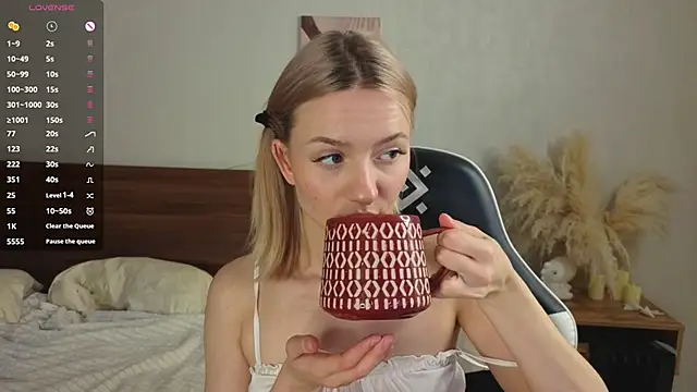 IdaValenti online show from September 2025 01:07:01 AM