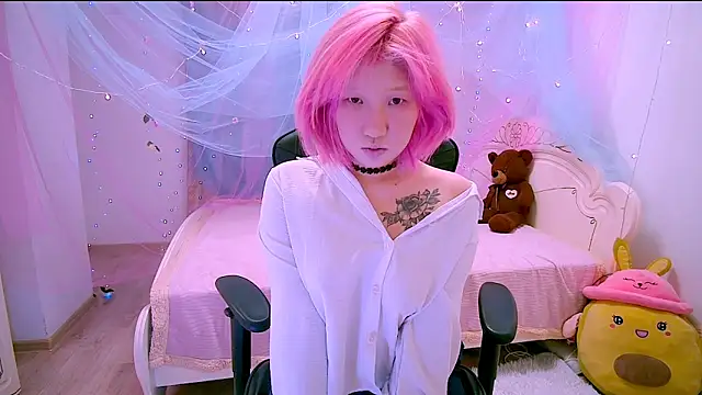 Akemilun online show from November 2025 08:07:01 PM