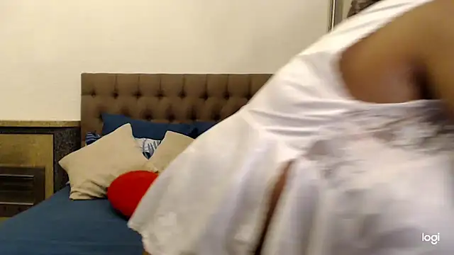 OmegaLipps online show from February 2026 03:34:02 AM