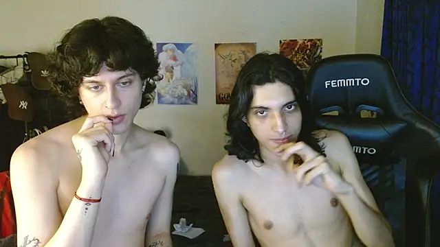 Snapshot of angelitofemboy chatting on January 2025 04:37:02 AM angelitofemboy online show from January 2025 04:37:02 AM