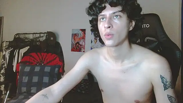 Snapshot of angelitofemboy chatting on January 2025 04:20:01 AM angelitofemboy online show from January 2025 04:20:01 AM