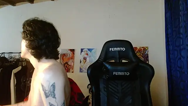 Snapshot of angelitofemboy chatting on January 2025 06:33:01 AM angelitofemboy online show from January 2025 06:33:01 AM