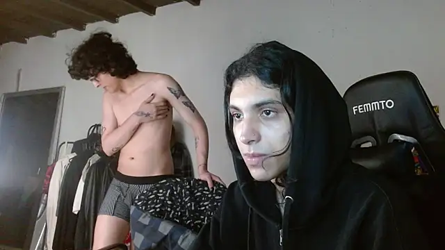 Snapshot of angelitofemboy chatting on March 2025 06:27:01 AM angelitofemboy online show from March 2025 06:27:01 AM