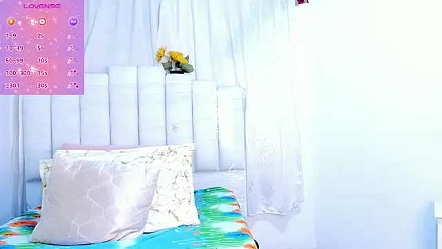 Snapshot of RoxannaBlanche chatting on September 2025 04:45:01 PM RoxannaBlanche online show from September 2025 04:45:01 PM