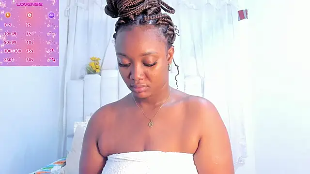 Snapshot of RoxannaBlanche chatting on September 2025 12:54:02 PM RoxannaBlanche online show from September 2025 12:54:02 PM