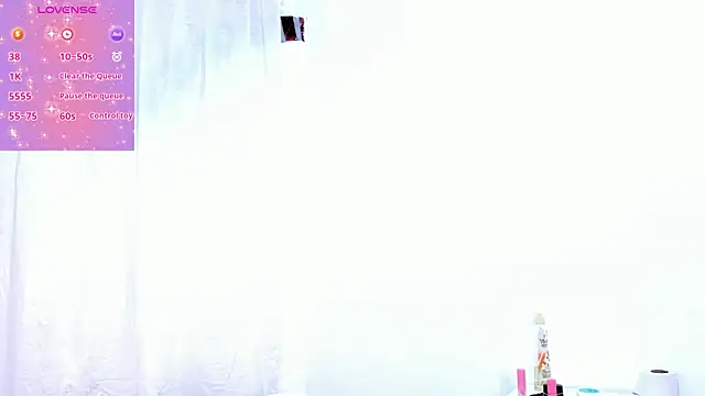 Snapshot of RoxannaBlanche chatting on October 2025 06:27:02 PM RoxannaBlanche online show from October 2025 06:27:02 PM