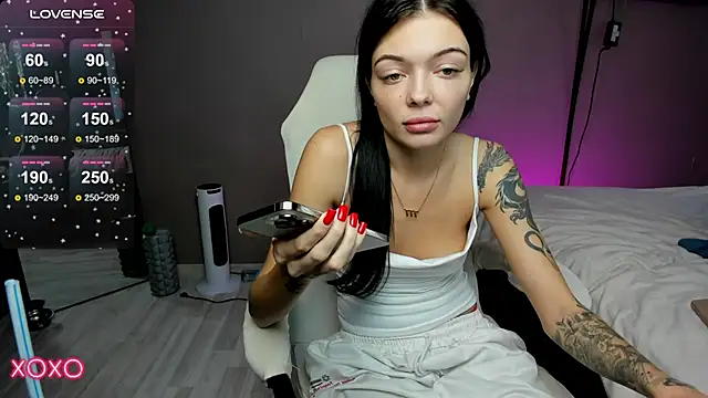 Mariella Adamss online show from October 2025 01:03:02 PM