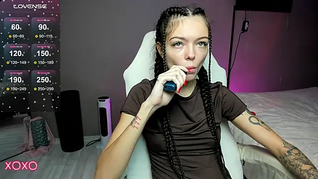 Mariella Adamss online show from October 2025 10:06:01 AM