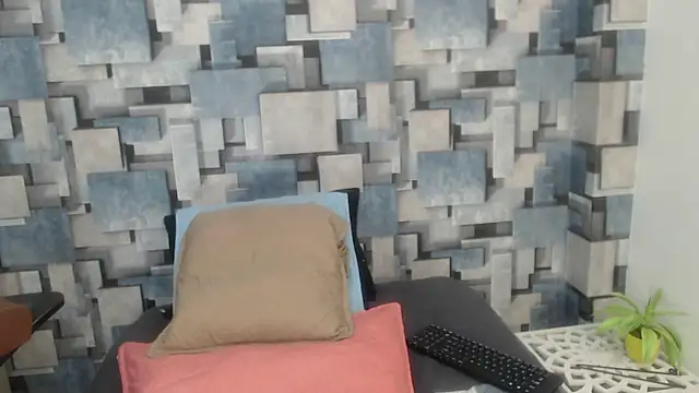 angel dthroatt online show from January 2026 12:10:01 PM