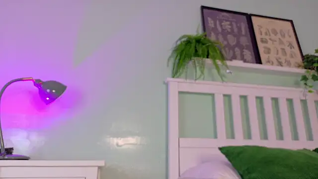 Snapshot of CristalCornner_ chatting on September 2025 07:51:02 PM CristalCornner online show from September 2025 07:51:02 PM