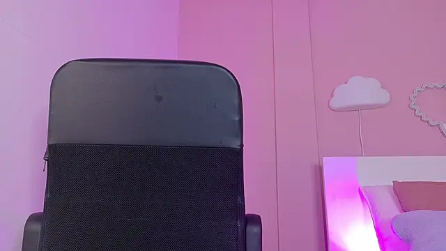 Snapshot of CristalCornner_ chatting on October 2025 07:38:01 PM CristalCornner online show from October 2025 07:38:01 PM