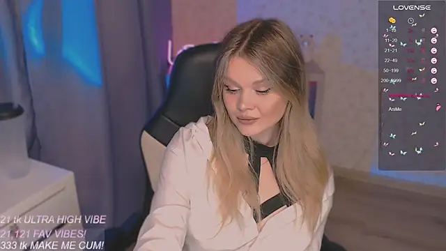 VeronaAura online show from October 2025 08:49:01 PM