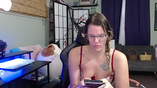 Sarahtineke online show from November 2025 05:35:01 PM