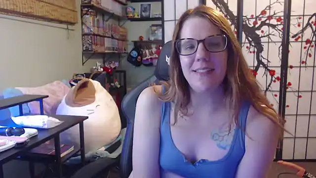 Sarahtineke online show from March 2026 04:33:01 PM