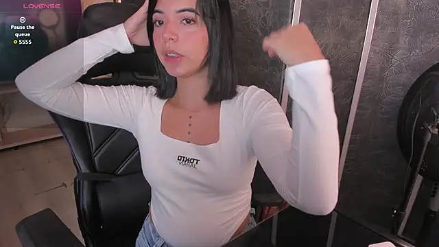 NicolRoss  online show from October 2025 12:05:02 PM