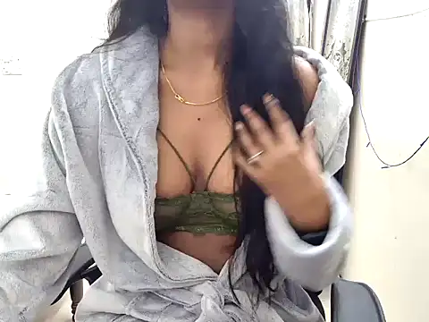 tanvi-00 online show from November 2025 06:19:01 PM