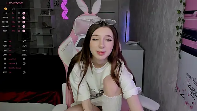 Polly  Hill online show from November 2025 07:31:01 AM