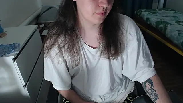 Snapshot of EvaMiron chatting on September 2025 09:22:02 AM EvaMiron online show from September 2025 09:22:02 AM