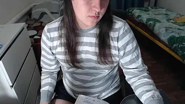 Snapshot of EvaMiron chatting on October 2025 04:57:02 PM EvaMiron online show from October 2025 04:57:02 PM