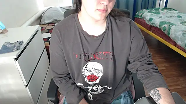 Snapshot of EvaMiron chatting on October 2025 09:51:01 AM EvaMiron online show from October 2025 09:51:01 AM